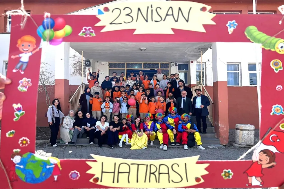 Üniversitemiz Öğreten Eller Topluluğu tarafından, 23 Nisan Ulusal Egemenlik ve Çocuk Bayramı kapsamında “Bir Dilek Tut” etkinliği düzenlendi. etkinlik afişi