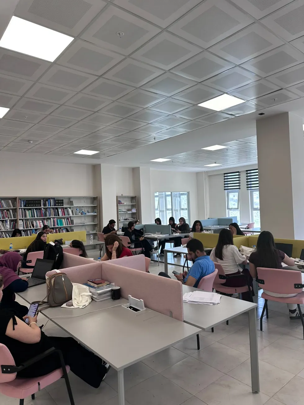 Hakkari Üniversitesi ve Van YYÜ Hazırlık Öğrencileri Bilimsel Araştırma Projesi Kapsamında Hakkari’de Bir Araya Geldi etkinlik afişi