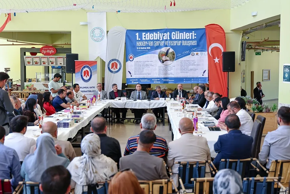 Koordinatörlüğümüz İş Birliğinde Üniversitemizde Hakkari-Van Şairler ve Yazarlar Buluşması Düzenlendi etkinlik afişi