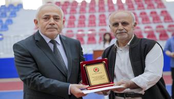Üniversitemizde Başarılı Akademik ve İdari Personele Ödül Verildi