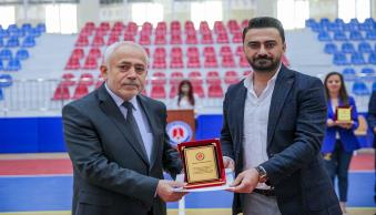 Üniversitemizde Başarılı Akademik ve İdari Personele Ödül Verildi