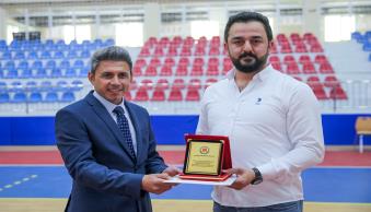 Üniversitemizde Başarılı Akademik ve İdari Personele Ödül Verildi