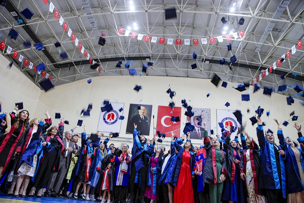 Üniversitemizde Mezuniyet Heyecanı
