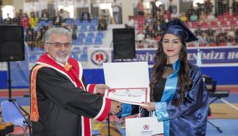 Üniversitemizde Mezuniyet Heyecanı