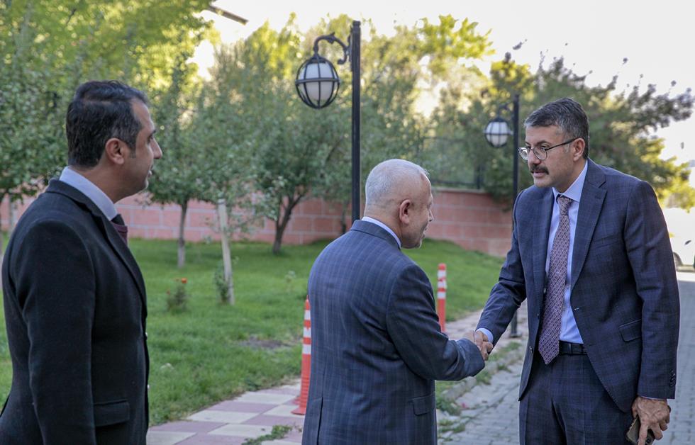 Vali Çelik Üniversitemizi Ziyaret Etti