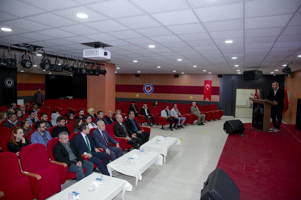Üniversitemizde Metaverse ve Şehir Konulu Söyleşi Düzenlendi