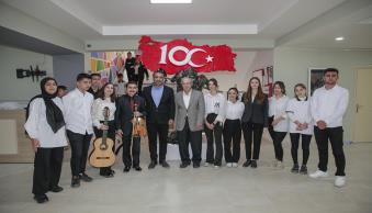 Güzel Sanatlar Lisesi “Cumhuriyetimizin 100.Yılı” Konulu Resim Sergisi Açtı
