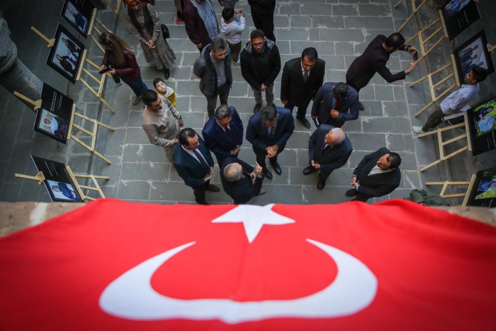 Üniversitemizde "Cumhuriyetin 100. Yılında Üç Kuşak Hakkari Fotoğraf Sergisi" Düzenlendi