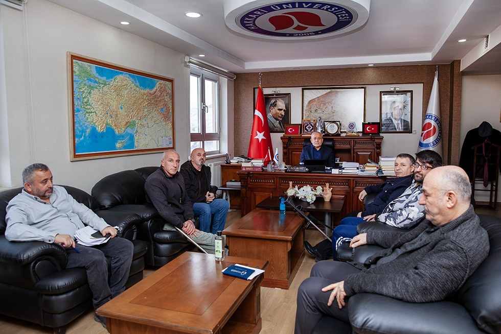 Üniversitemiz ile Hakkari Bedensel Engelliler Derneği Arasında İş Birliği Protokolü İmzalandı