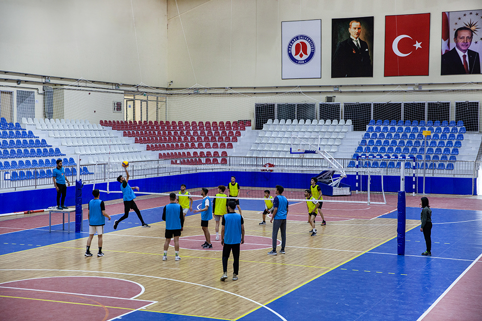 Üniversitemizde Voleybol Turnuvası Başladı