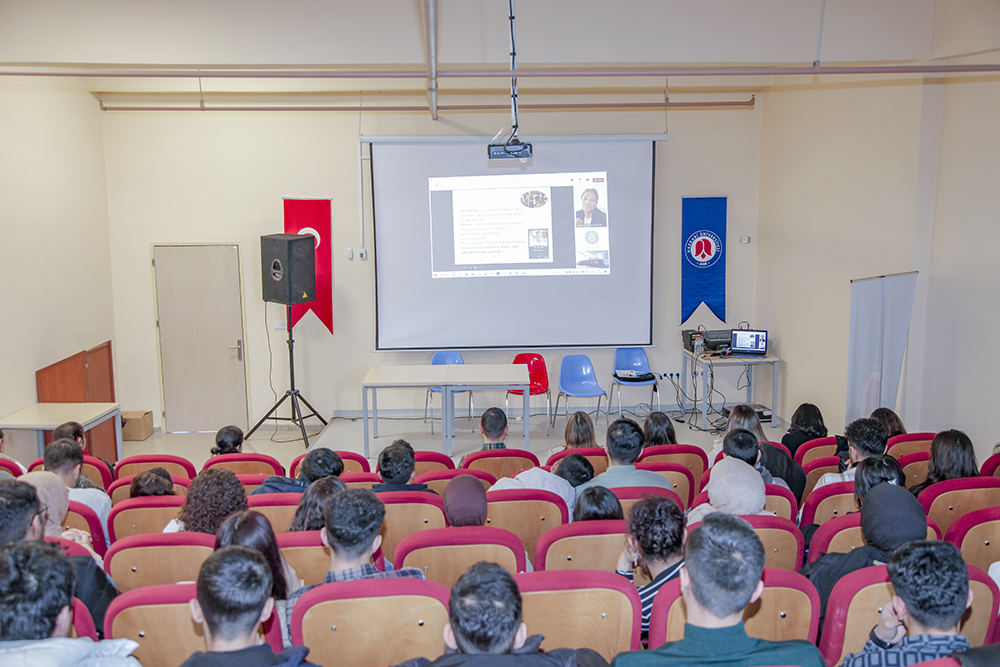 Üniversitemizde "Hemşirelik ve Bakım" Konulu Çevrim İçi Etkinlik Düzenlendi
