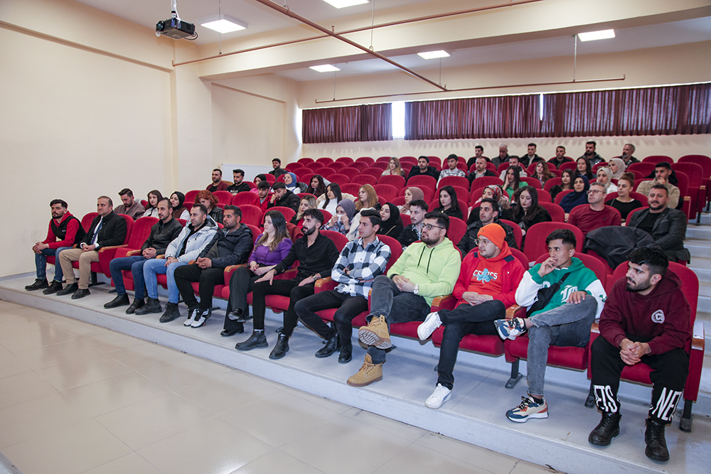 Üniversitemizde “Atıklardan Hayat Bulan Ergonomik Tasarım Eserleri” Konulu Etkinlik Düzenlendi