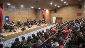 Personelimiz ve  Öğrencilerimizden Müzik Dinletisi