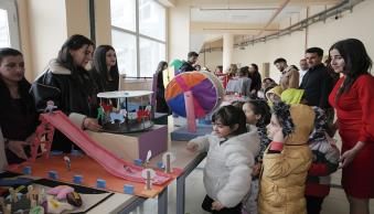 Öğrencilerimiz Eğitici Oyuncaklar ve Kukla Sahneleri Yıl Sonu Sergisi Düzenledi