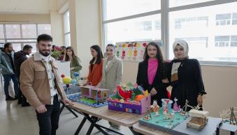 Öğrencilerimiz Eğitici Oyuncaklar ve Kukla Sahneleri Yıl Sonu Sergisi Düzenledi