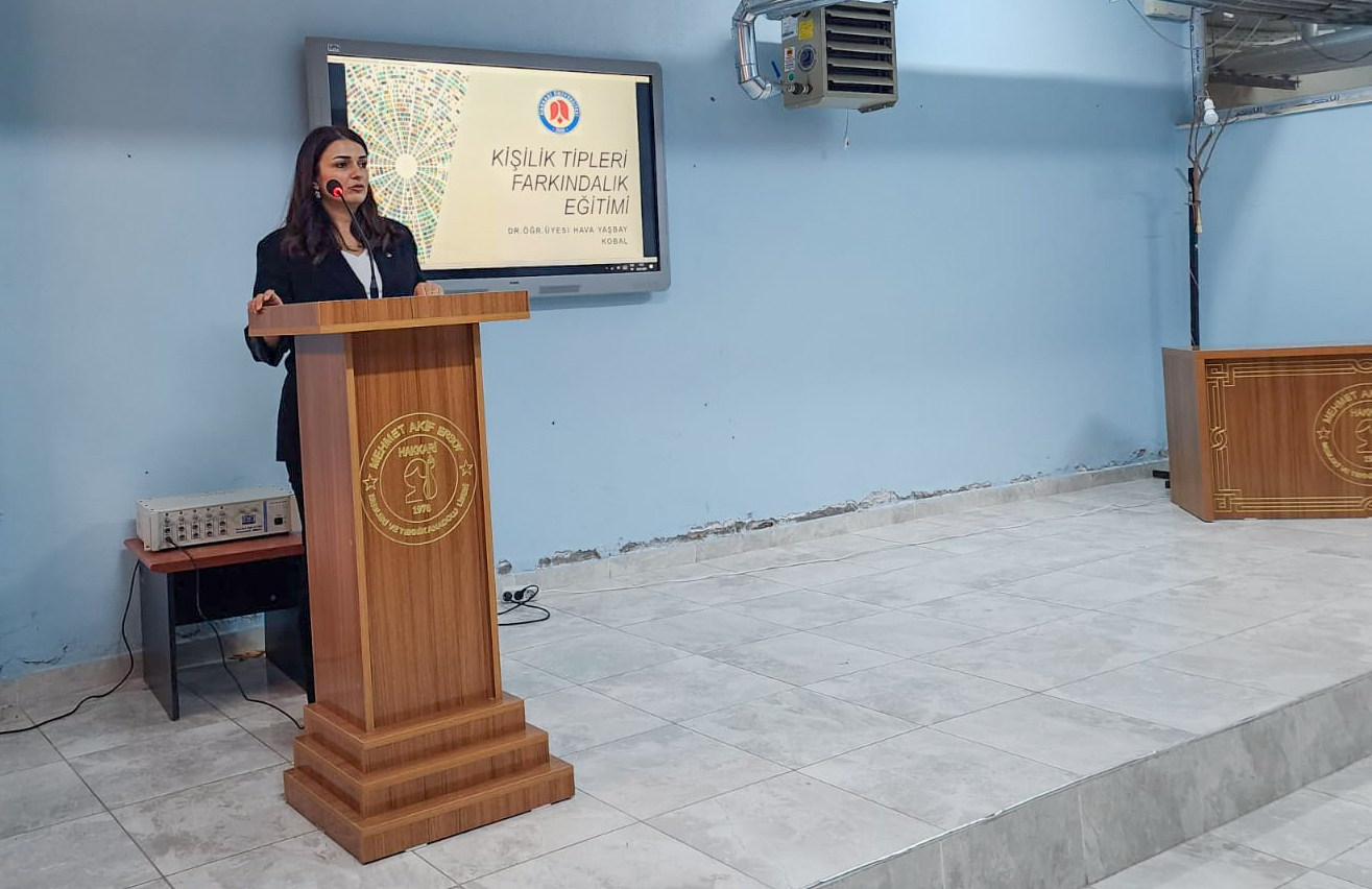 Öğretim Üyemiz Tarafından Lise Öğrencilerine “Kişilik Tipleri Farkındalık Eğitimi” Verildi
