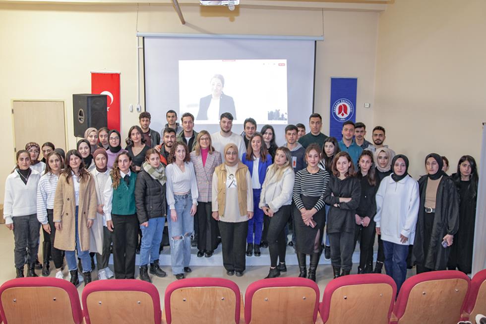 Üniversitemizde "Hemşirelik ve Bakım" Konulu Çevrim İçi Etkinlik Düzenlendi