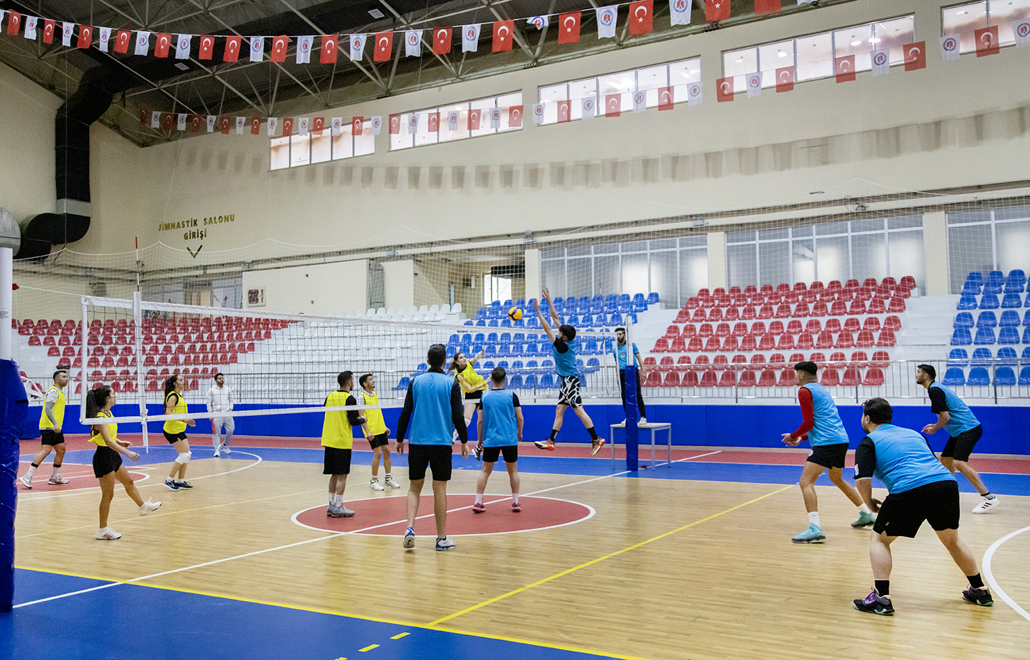 Üniversitemizde Spor Turnuvaları Başladı