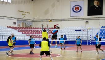 Üniversitemizde Spor Turnuvaları Başladı