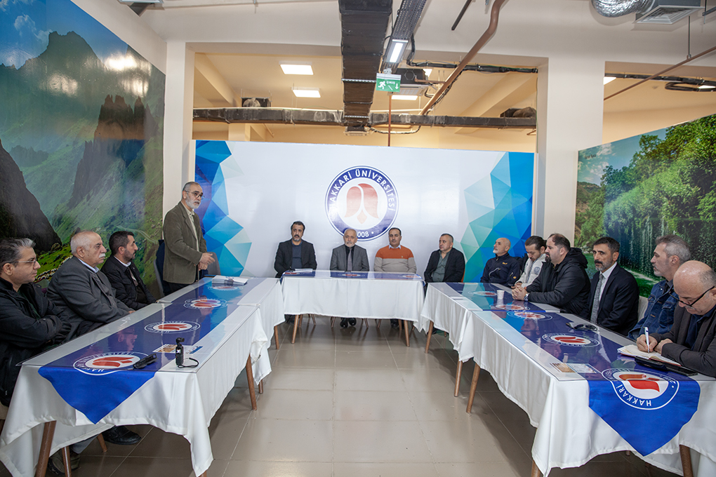Rektörümüz Cumhuriyetin Yüzüncü Yılında Üç Kuşak Hakkâri Projesinin Görüşmecileri ile Bir Araya Geldi