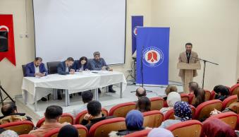 Üniversitemizde Öğrenciler Arası Şiir Okuma Yarışması Düzenlendi