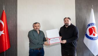 Rektörümüze Teşekkür Plaketi Takdim Edildi