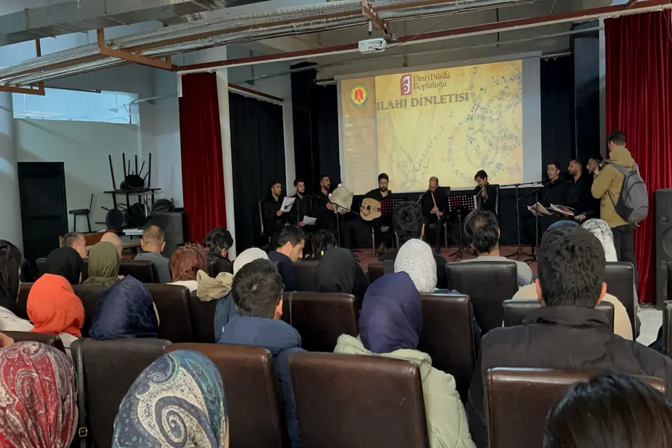 Üniversitemiz İlahiyat Fakültesi Dini Musiki Topluluğu tarafından, Ramazan ayı vesilesiyle "İlahi Dinletisi" etkinliği gerçekleştirildi.