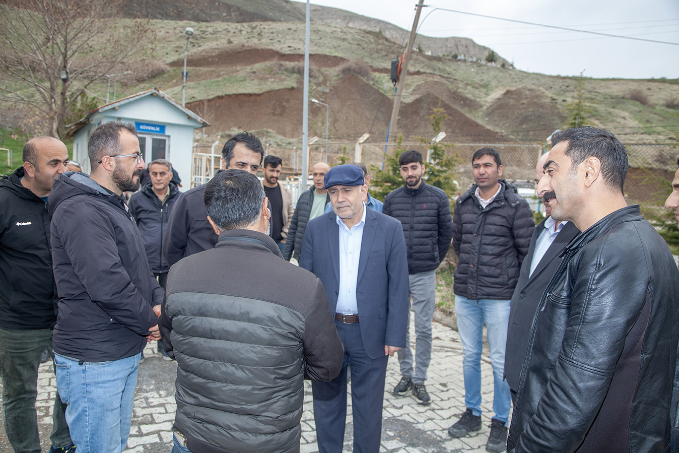 Rektörümüz Meslek Yüksekokulları Hizmet Binası İnşaat Alanında İncelemelerde Bulundu