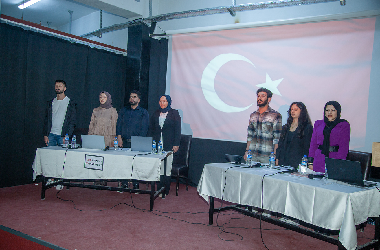 Üniversitemizde Ödüllü Münazara Yarışması Düzenlendi