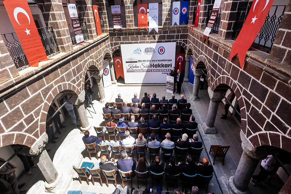 Üniversitemiz Ev Sahipliğinde Kadim Şehir Hakkâri Çalıştayı Düzenlendi