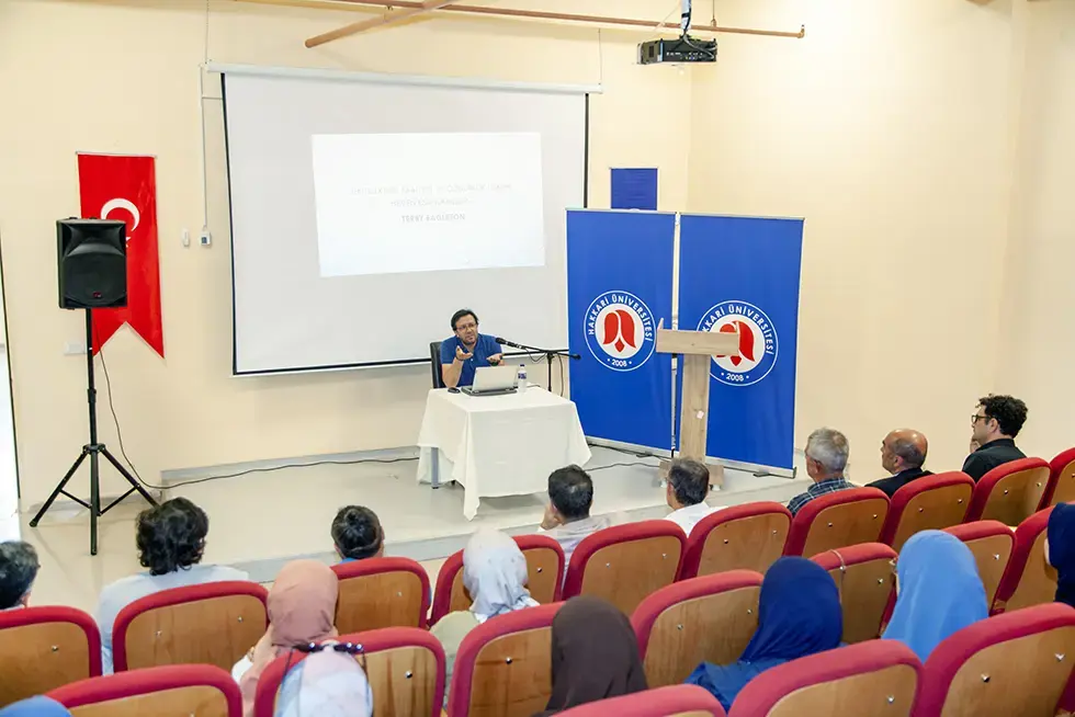 Zap Akademisi Seminerleri-5 kapsamında Dr. Öğr. Üyesi Mehmet Latif Çevik "Terry Eagleton’un Düşünce Dünyasına Bir Yolculuk” adlı semineri sundu.