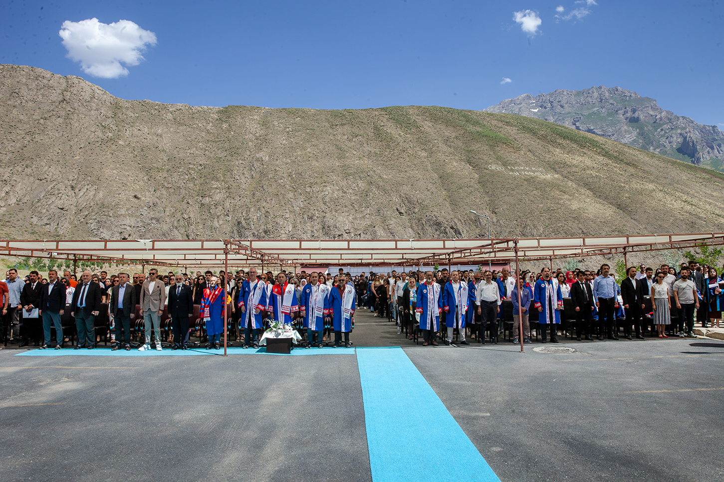 Üniversitemiz 17. Mezunlarını Coşkuyla Uğurladı