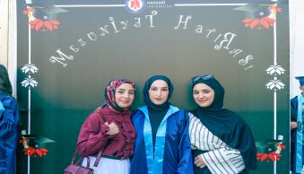 Üniversitemiz 17. Mezunlarını Coşkuyla Uğurladı