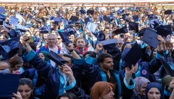 Üniversitemiz 17. Mezunlarını Coşkuyla Uğurladı