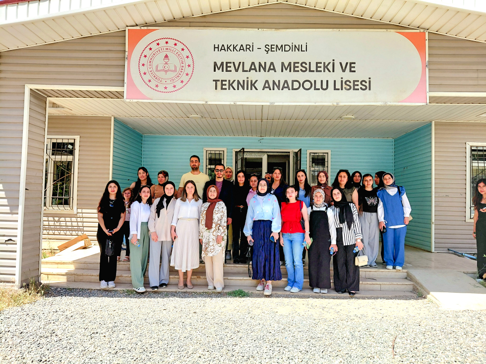 Üniversitemiz Öğrenci Topluluğundan Kitap Bağışı
