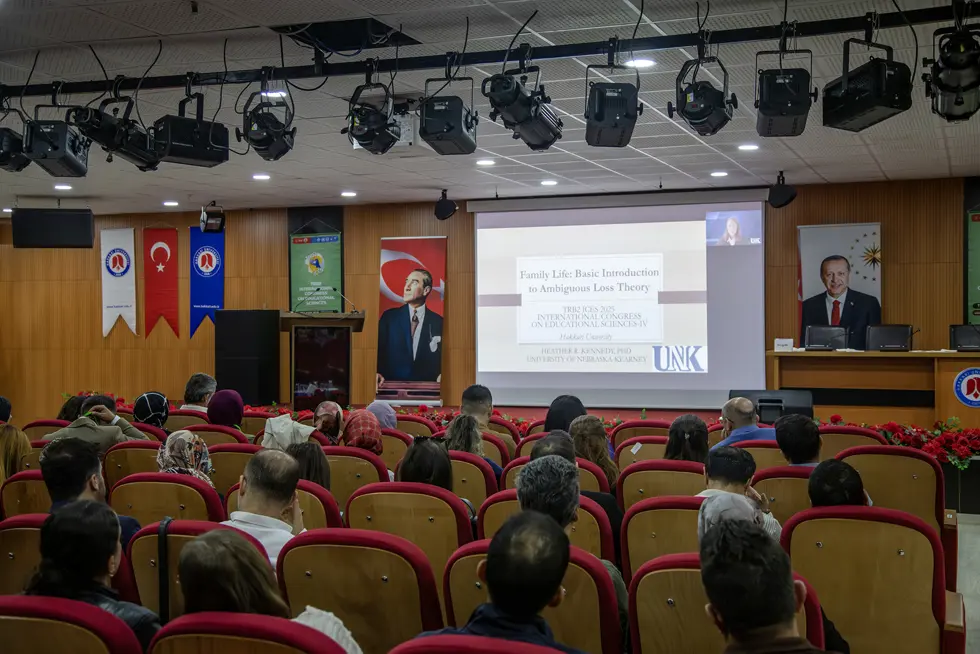 TRB2 4. Uluslararası Eğitim Bilimleri Kongresi İkinci Gününde de Yoğun Katılımla Gerçekleşti