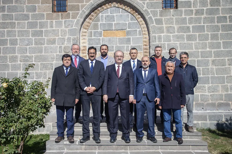 Bakan Yardımcısı Serdar Çam, Hakkâri Kent Arşiv ve Etnografya Müzesi’ni Ziyaret Etti