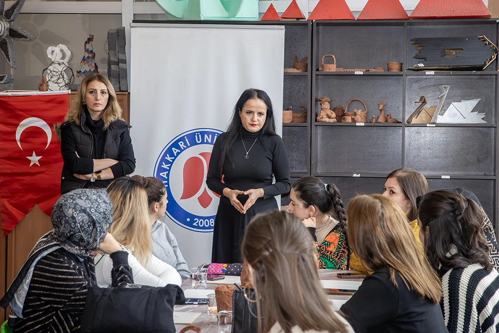 Üniversitemizde 2025 Aile Yılı Kapsamında Kadınlara Seramik ve Kil Atölyesi
