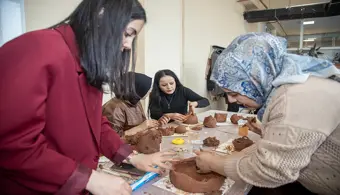 Üniversitemizde 2025 Aile Yılı Kapsamında Kadınlara Seramik ve Kil Atölyesi