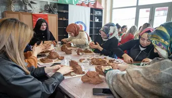 Üniversitemizde 2025 Aile Yılı Kapsamında Kadınlara Seramik ve Kil Atölyesi