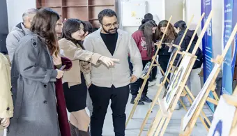 Üniversitemiz İngilizce Dil Topluluğundan Mini Resim Sergisi ve Sahne Gösterileri