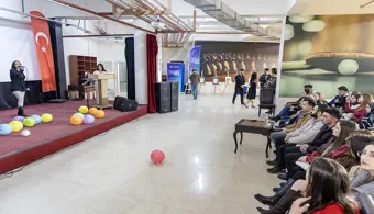 Üniversitemiz İngilizce Dil Topluluğundan Mini Resim Sergisi ve Sahne Gösterileri