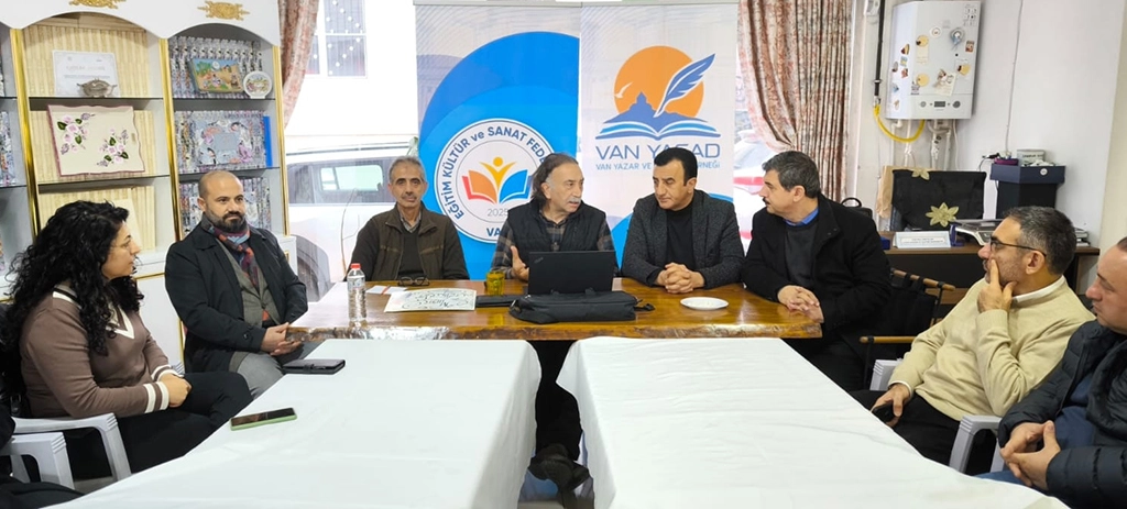 Rektörümüz Yazar ve Akademisyenlerle Bir Araya Geldi