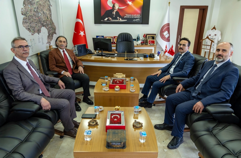 Rektörümüz Hakkari İdare Mahkemesi Başkanlıklarını Ziyaret Etti