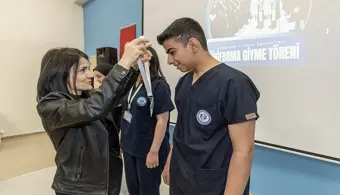 Hemşirelik Öğrencilerimiz Üniforma Giyerek Mesleğe İlk Adımlarını Attı