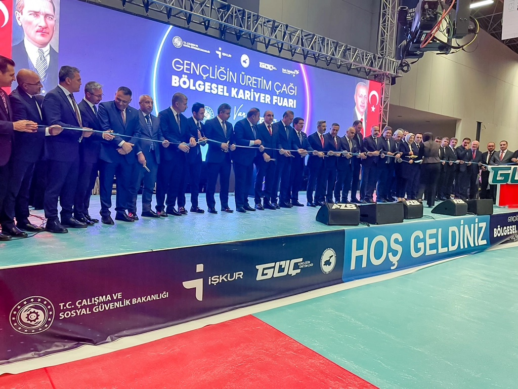 Üniversitemiz DAKAF’26’da Gençlerle Kariyer Köprüsü Kuruyor