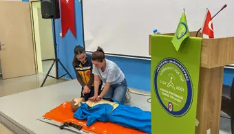 Üniversitemiz Almanca Öğretmen Adaylarına İlk Yardım Eğitimi