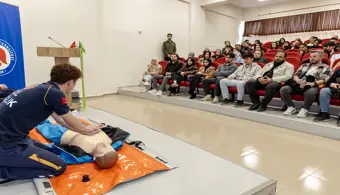Üniversitemiz Almanca Öğretmen Adaylarına İlk Yardım Eğitimi