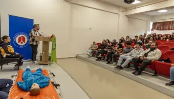 Üniversitemiz Almanca Öğretmen Adaylarına İlk Yardım Eğitimi