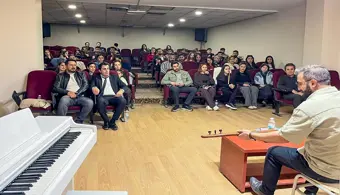 Üniversitemizde Tiyatro Gösterisi ve Piyano Dinletisi Etkinliği Düzenlendi
